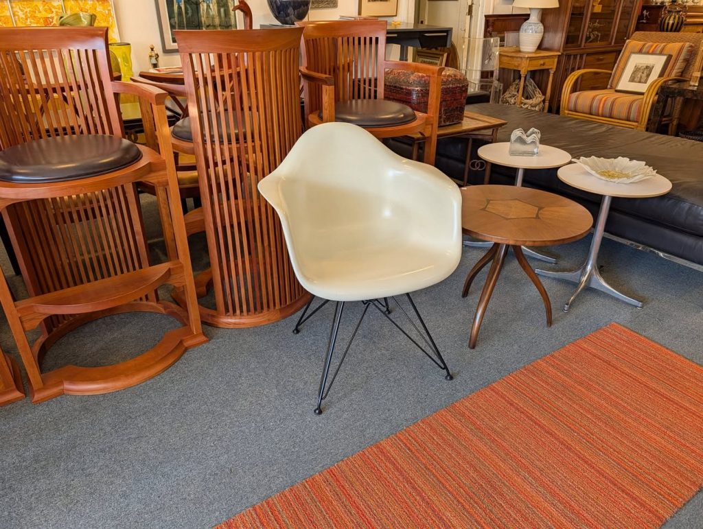Herman Miller Eames DAR, Fiberglass