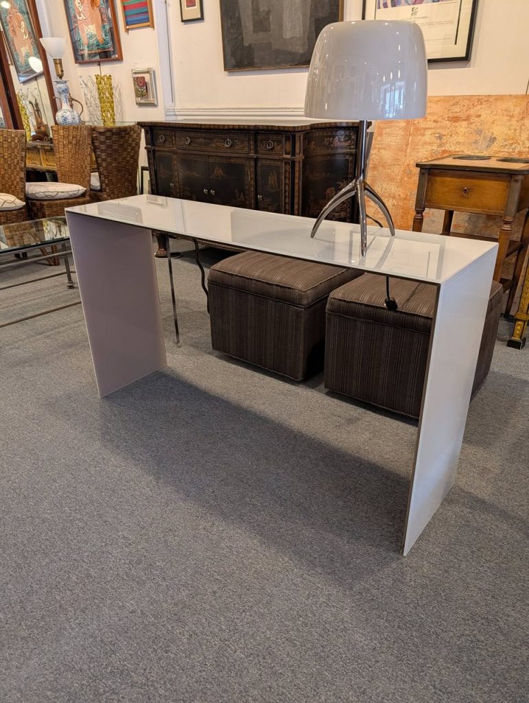Glas Italia Bridge Console
