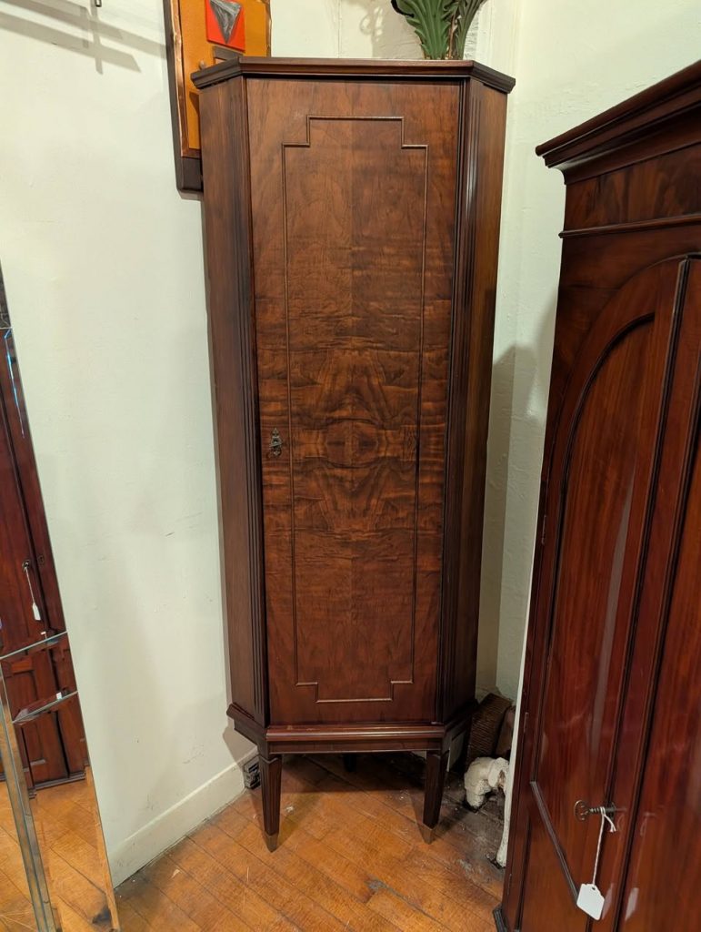 Dutch Deco Short Corner Cupboard