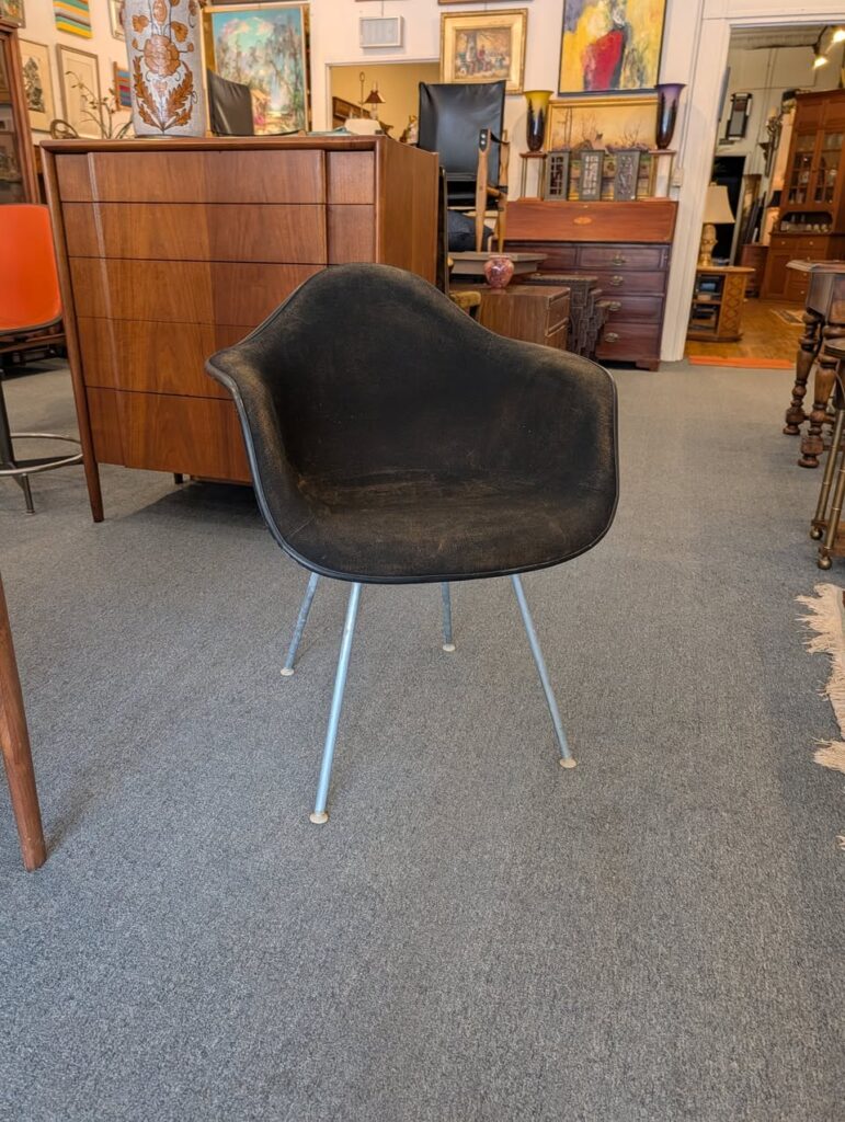 Eames Shell Armchair